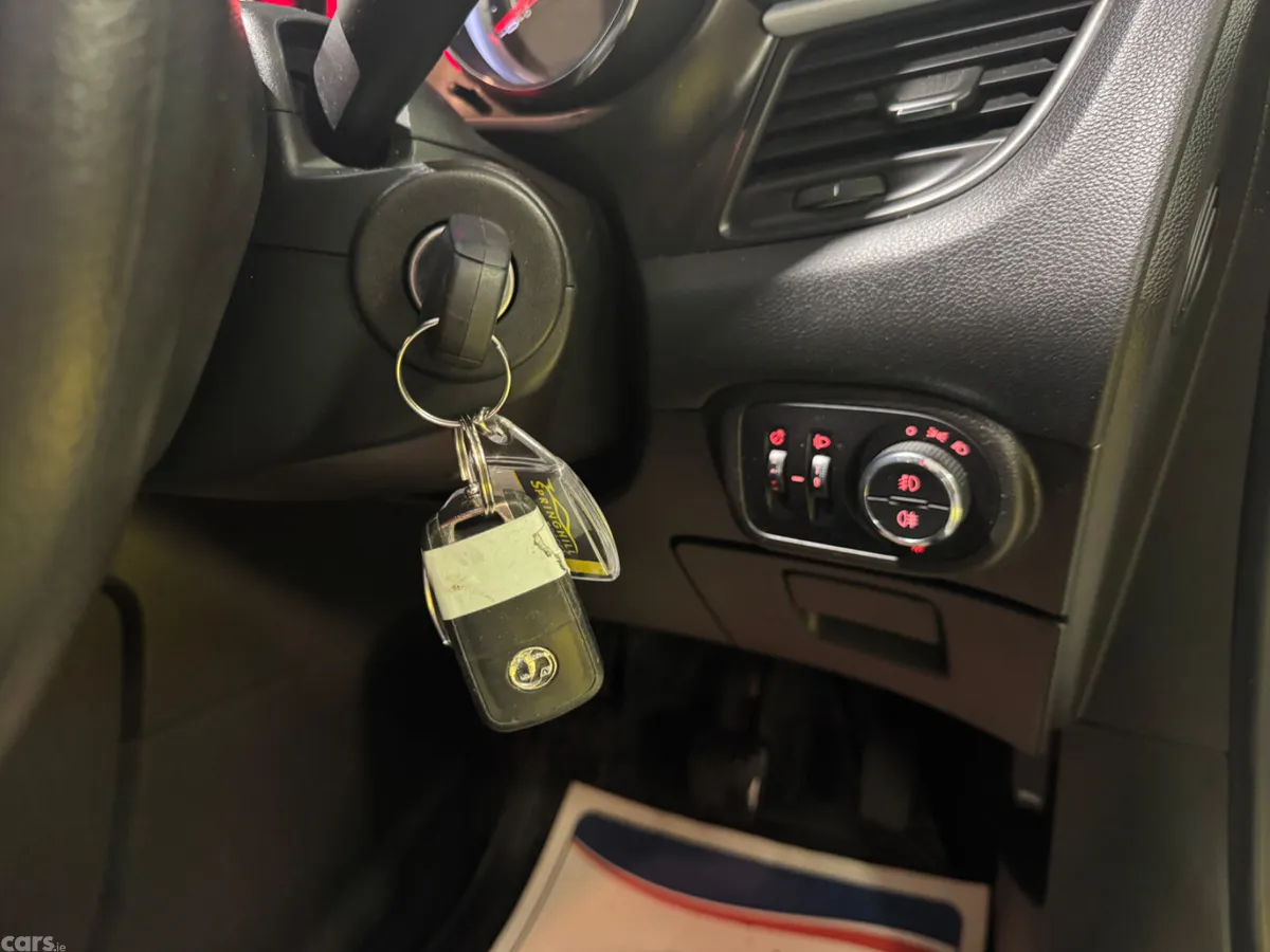 Vauxhall Zafira MPV, Diesel, 2015, White
