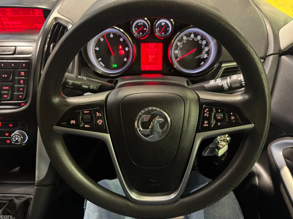 Vauxhall Zafira MPV, Diesel, 2015, White