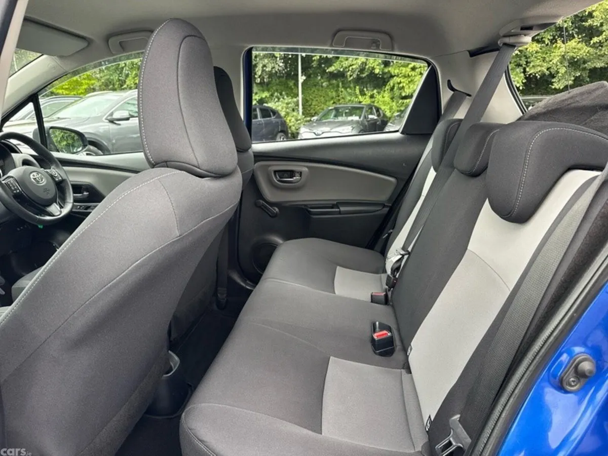Toyota Yaris Hatchback, Petrol, 2019, Blue