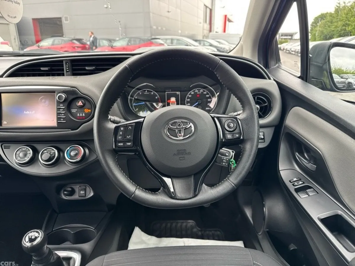 Toyota Yaris Hatchback, Petrol, 2019, Blue