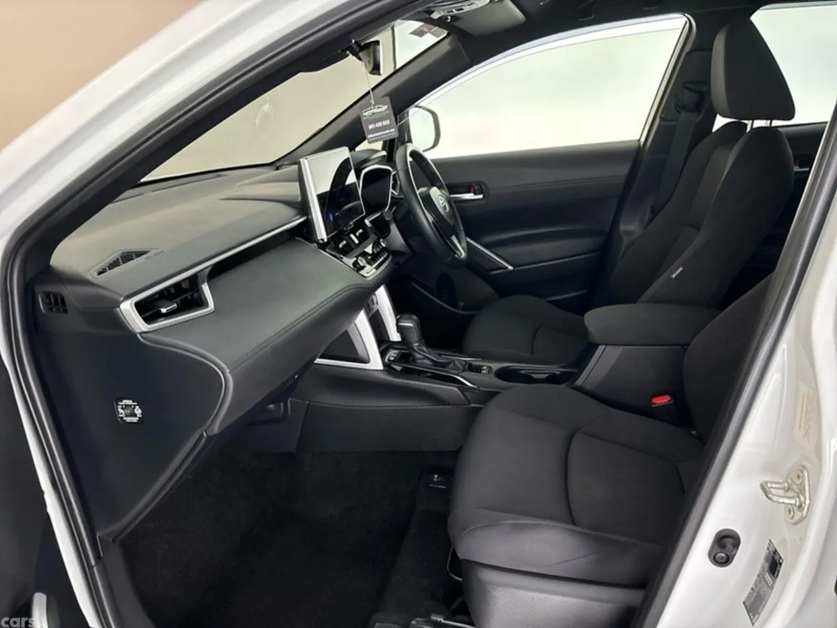 Toyota Corolla Cross Hatchback, Petrol Hybrid, 2024, White