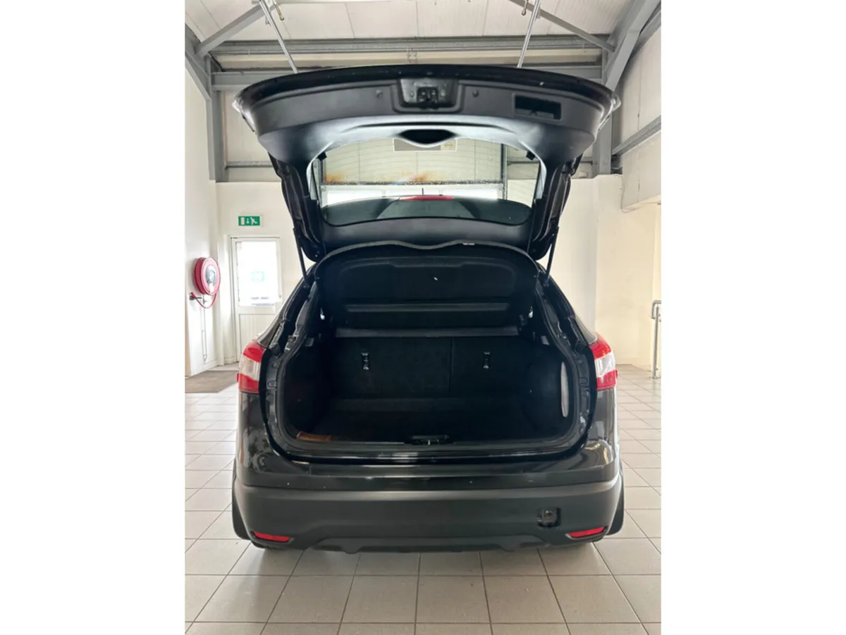 Nissan Qashqai MPV, Petrol, 2017, Black