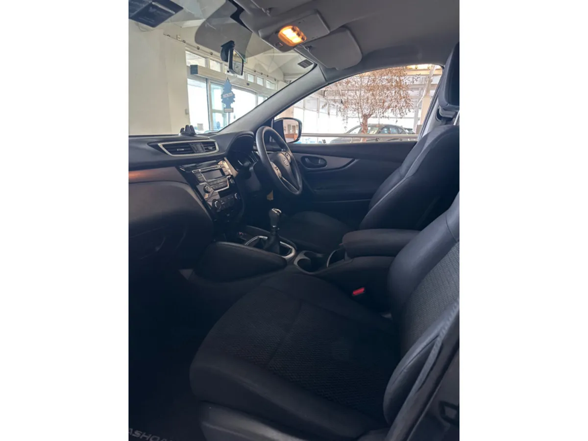 Nissan Qashqai MPV, Petrol, 2017, Black