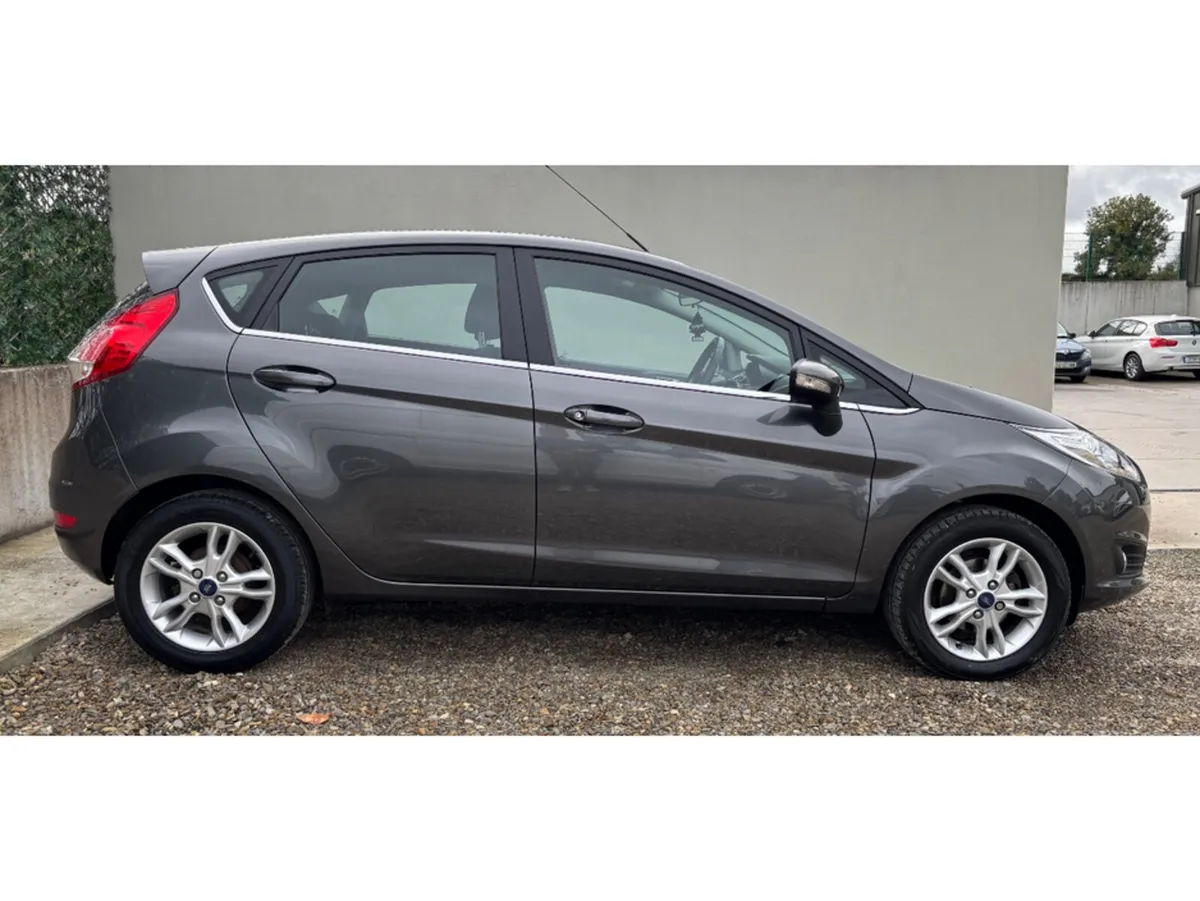 Ford Fiesta Hatchback, Petrol, 2016, Grey