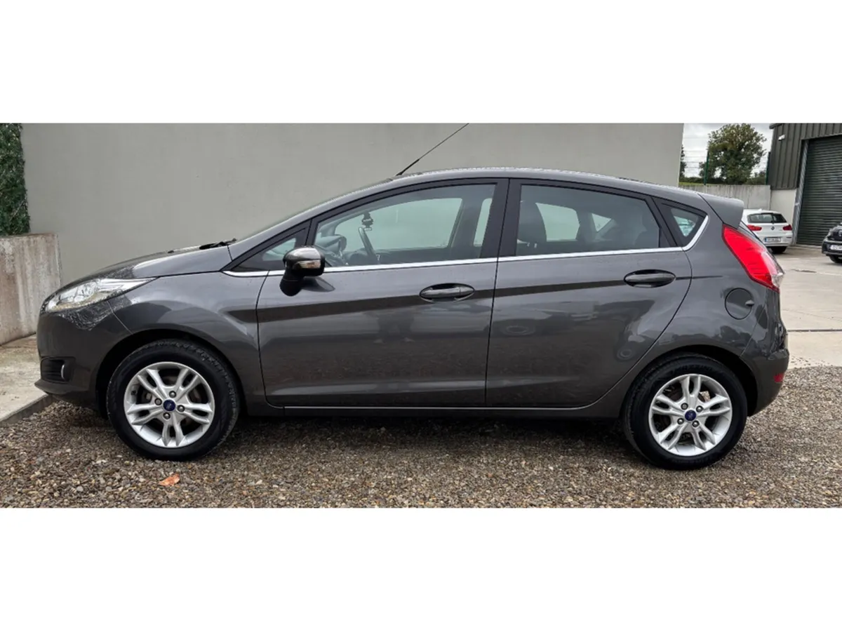 Ford Fiesta Hatchback, Petrol, 2016, Grey
