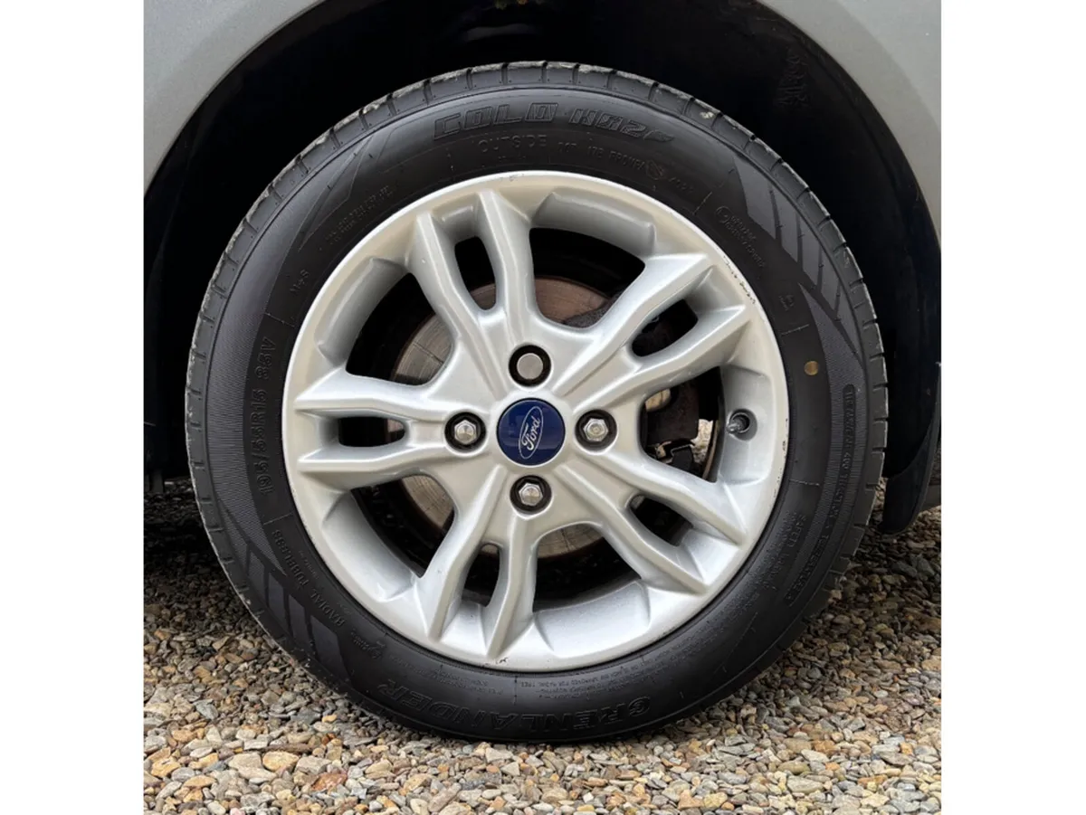 Ford Fiesta Hatchback, Petrol, 2016, Grey