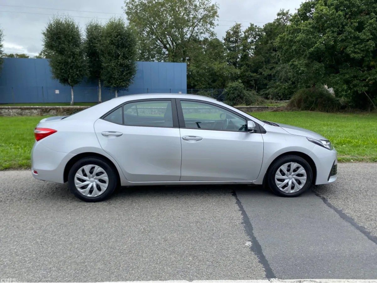 Toyota Corolla Saloon, Petrol, 2018, Grey