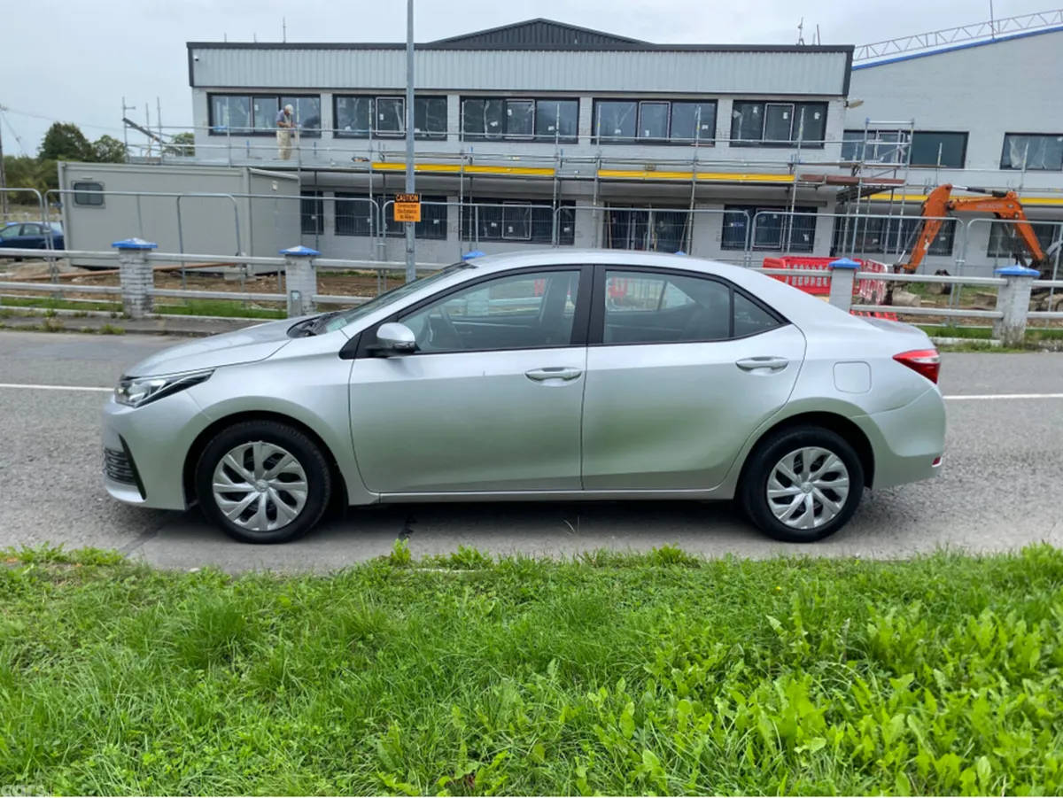 Toyota Corolla Saloon, Petrol, 2018, Grey