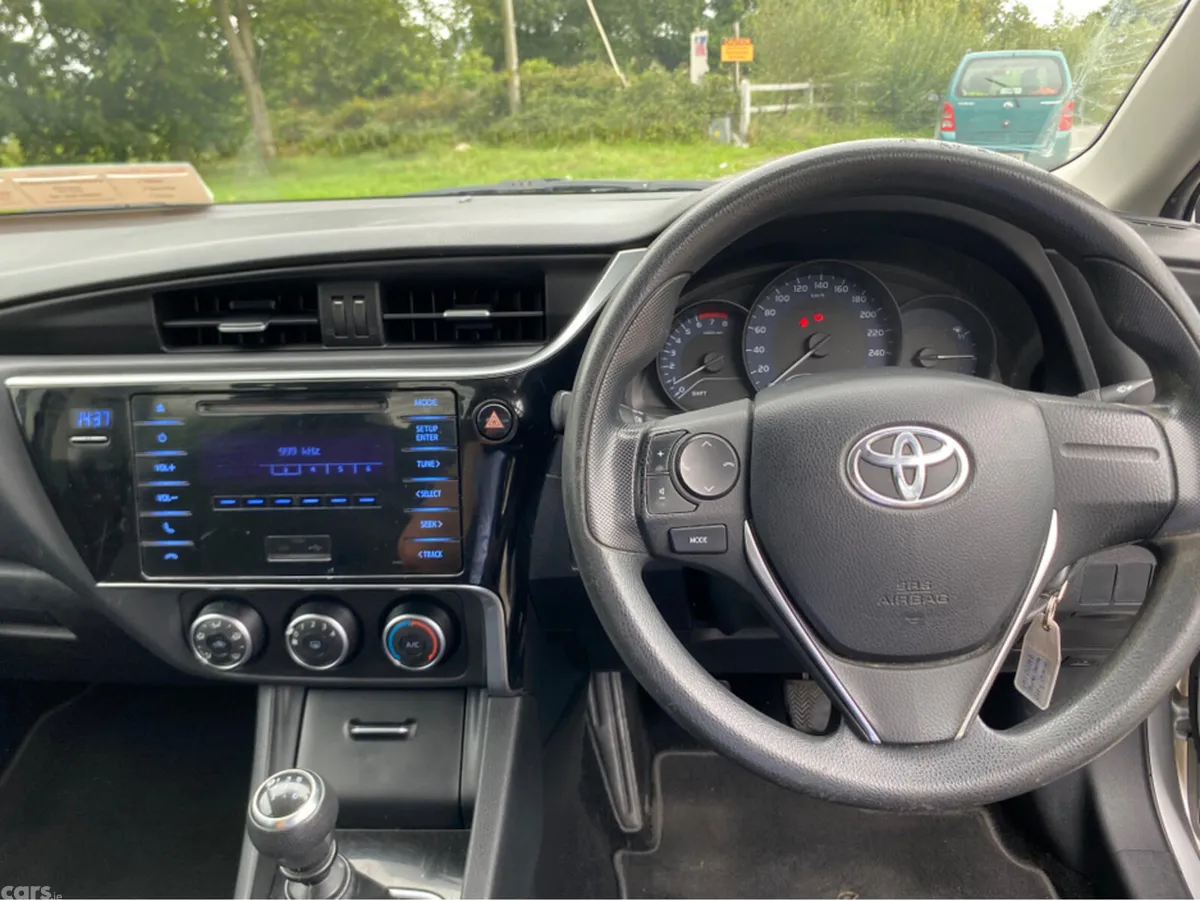 Toyota Corolla Saloon, Petrol, 2018, Grey
