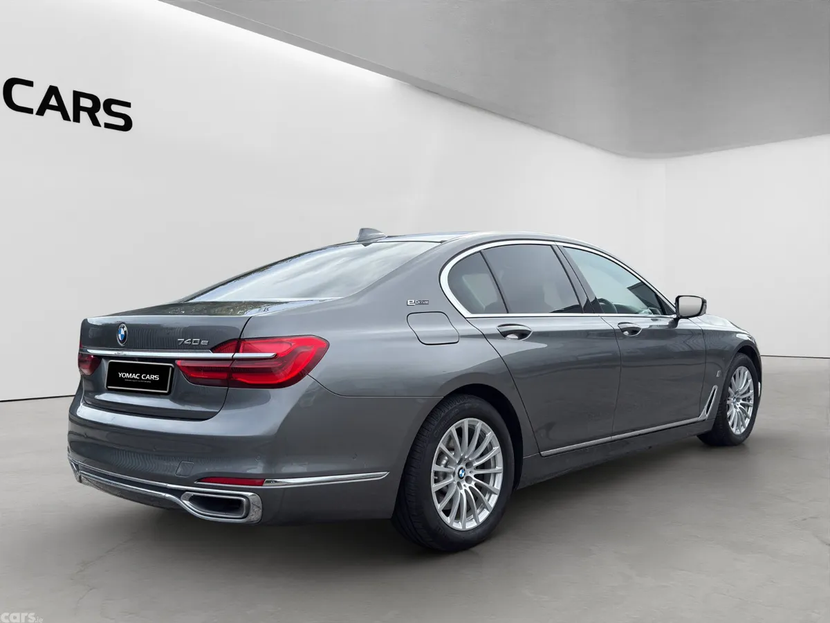 BMW 7-Series Saloon, Petrol Plug-in Hybrid, 2019, Grey
