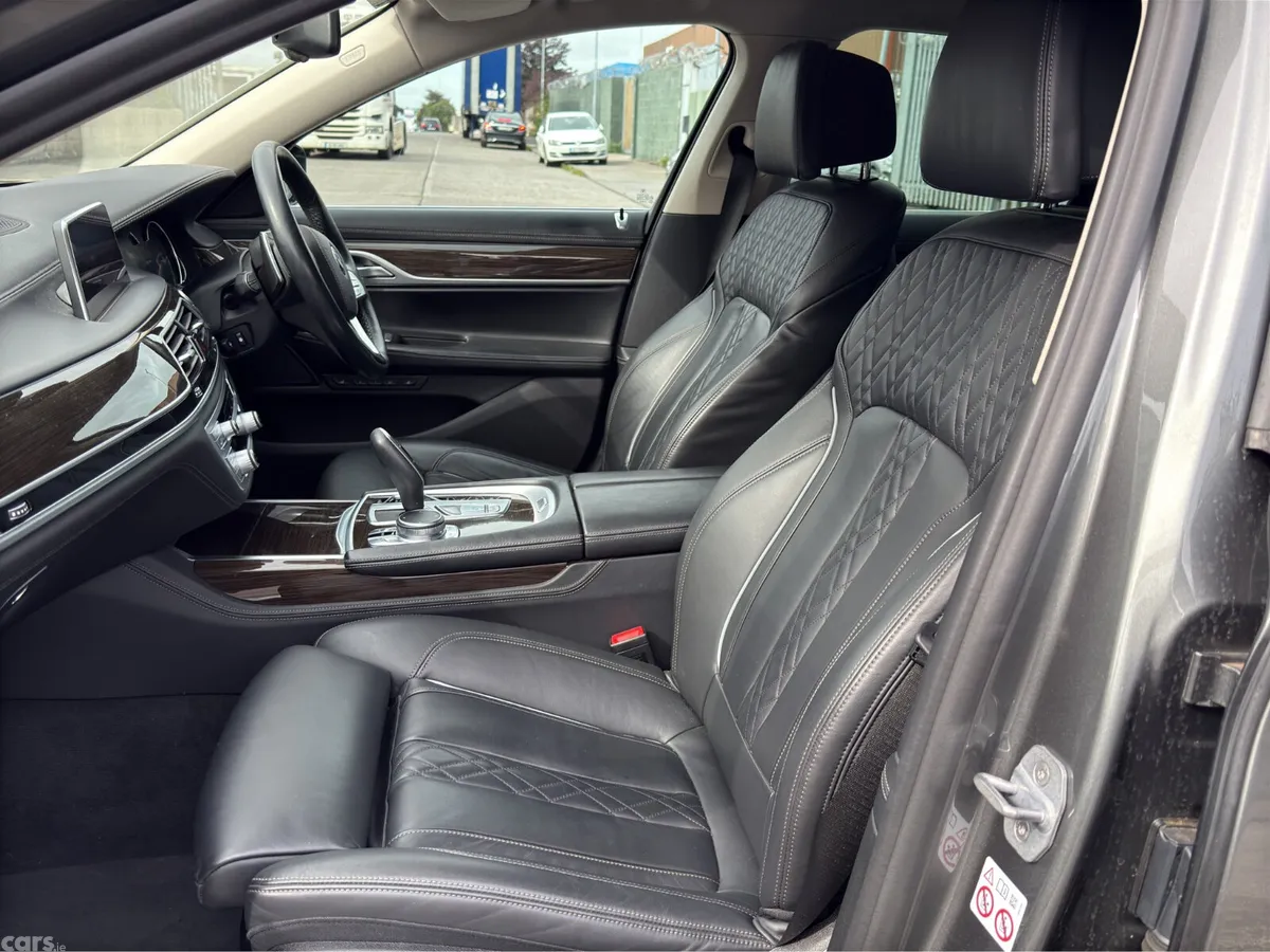 BMW 7-Series Saloon, Petrol Plug-in Hybrid, 2019, Grey