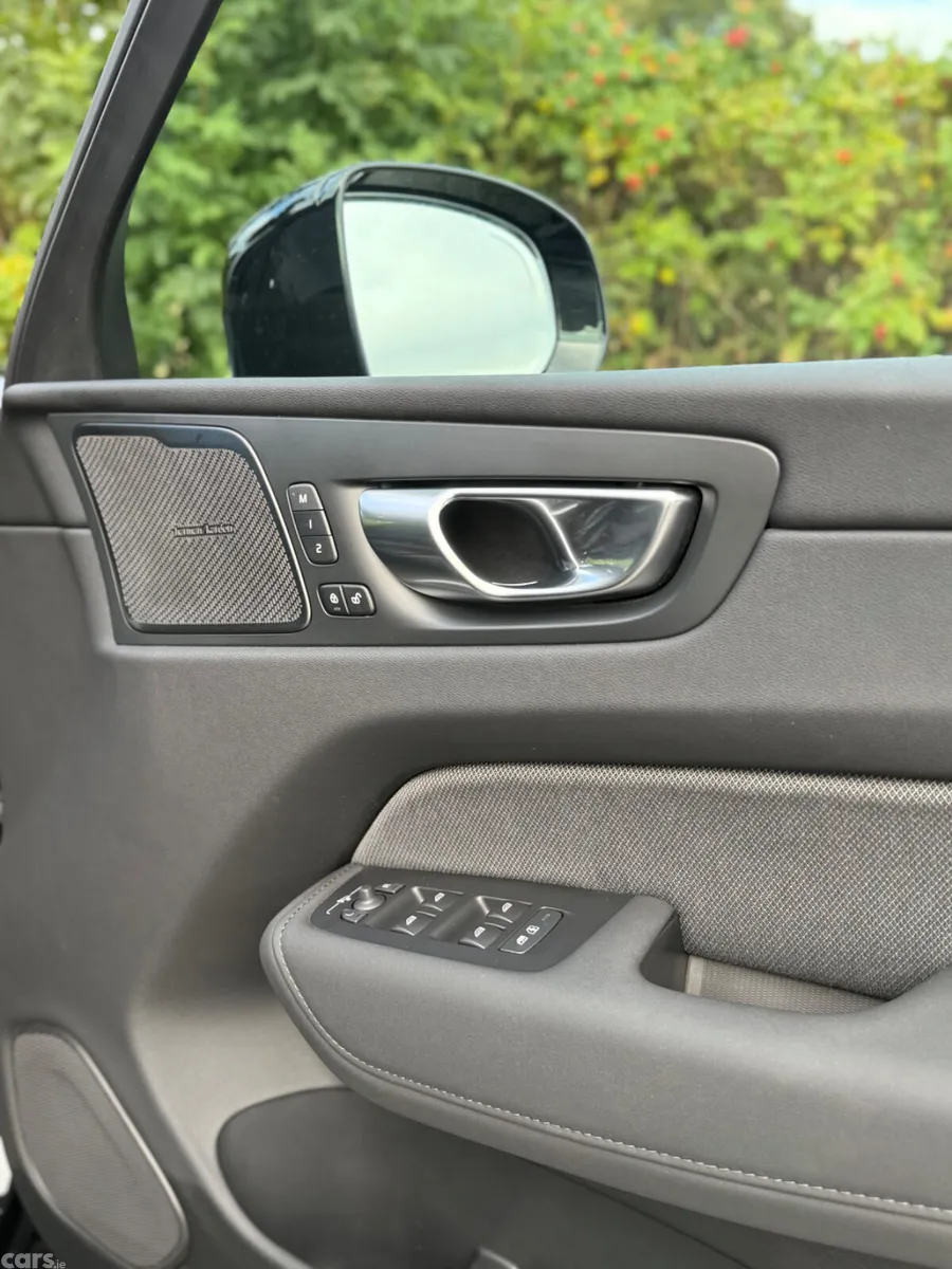 Volvo XC60 SUV, Petrol Plug-in Hybrid, 2026, Black