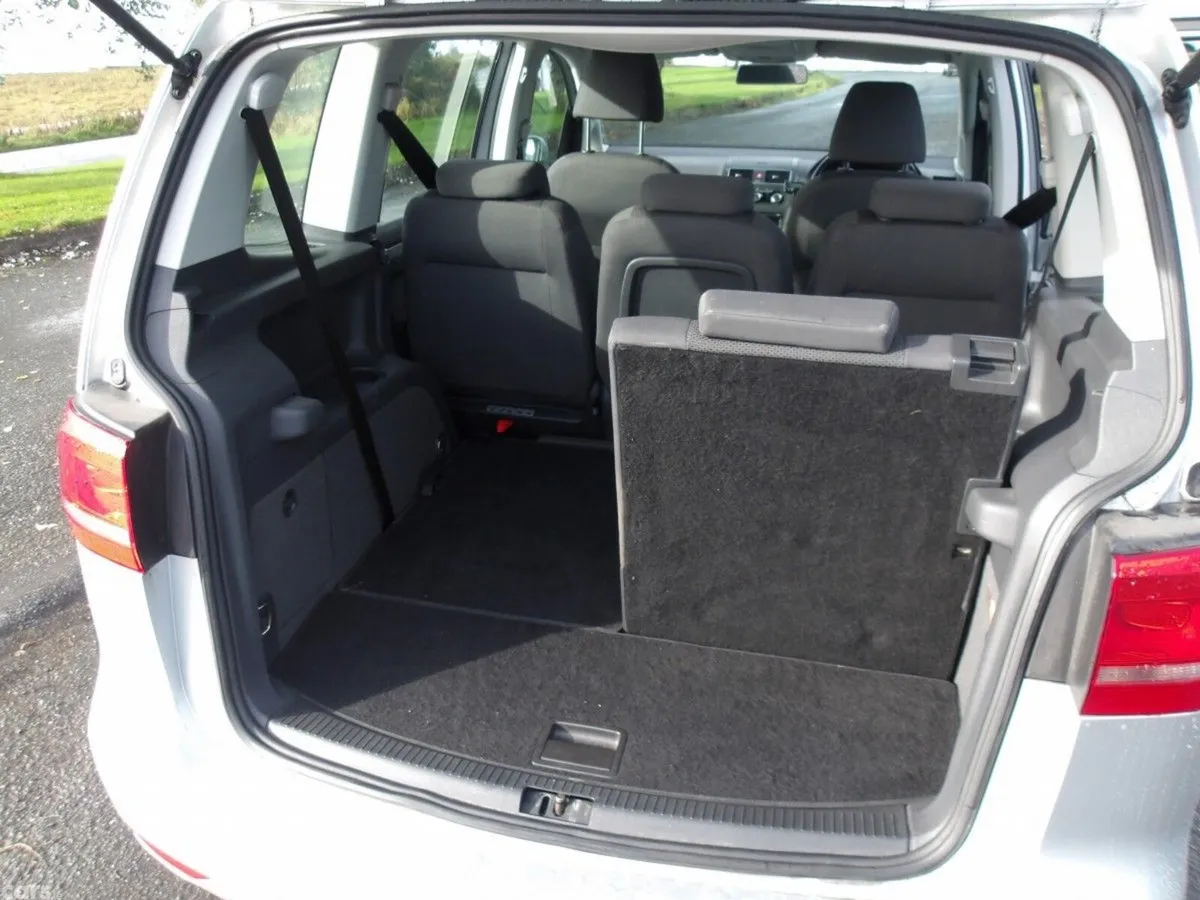 Volkswagen Touran MPV, Diesel, 2014, Silver