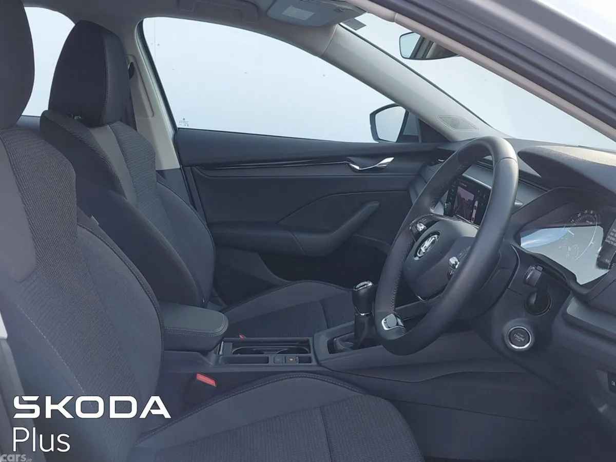 Skoda Octavia Saloon, Diesel, 2024, Silver