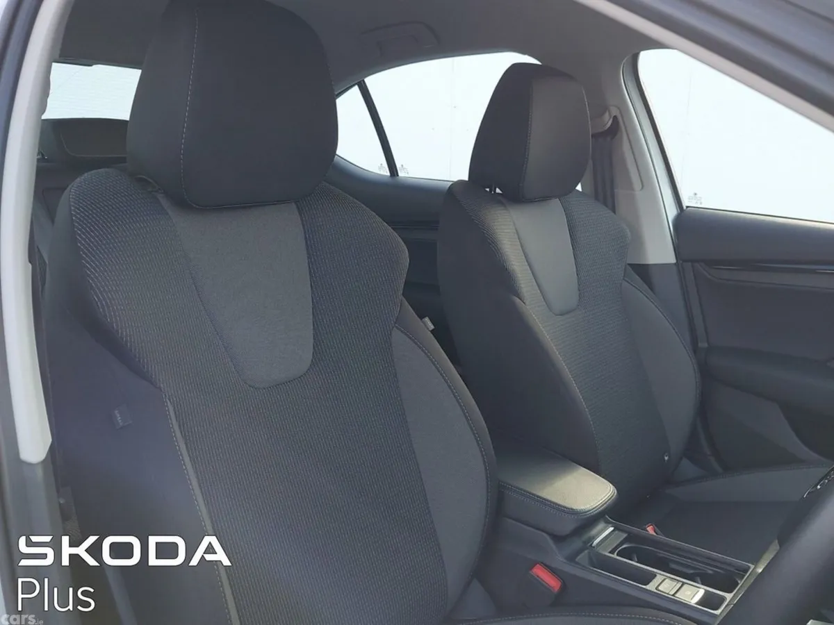 Skoda Octavia Saloon, Diesel, 2024, Silver