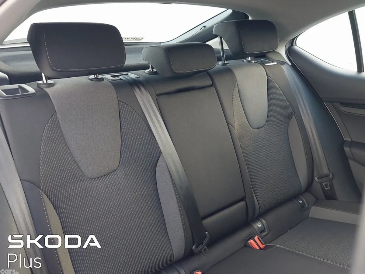 Skoda Octavia Saloon, Diesel, 2024, Silver