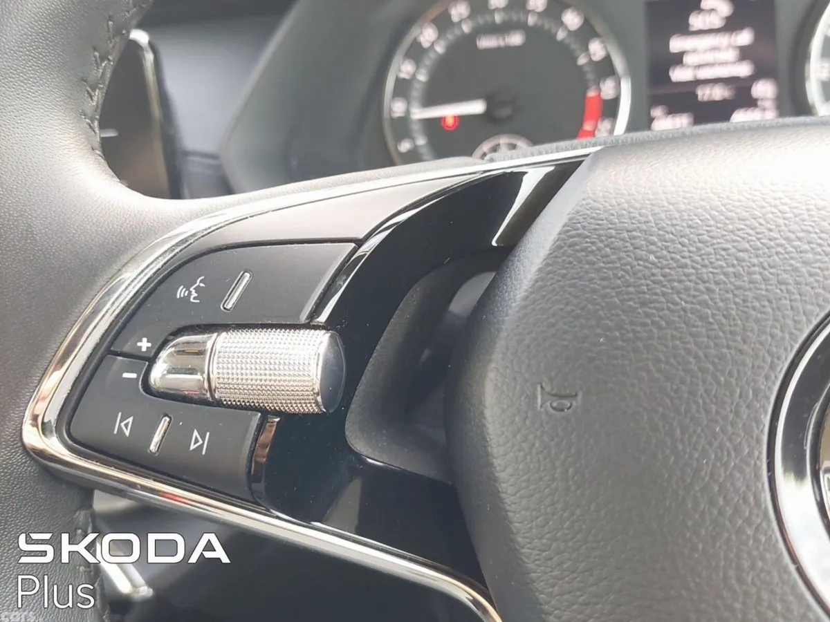 Skoda Octavia Saloon, Diesel, 2024, Silver