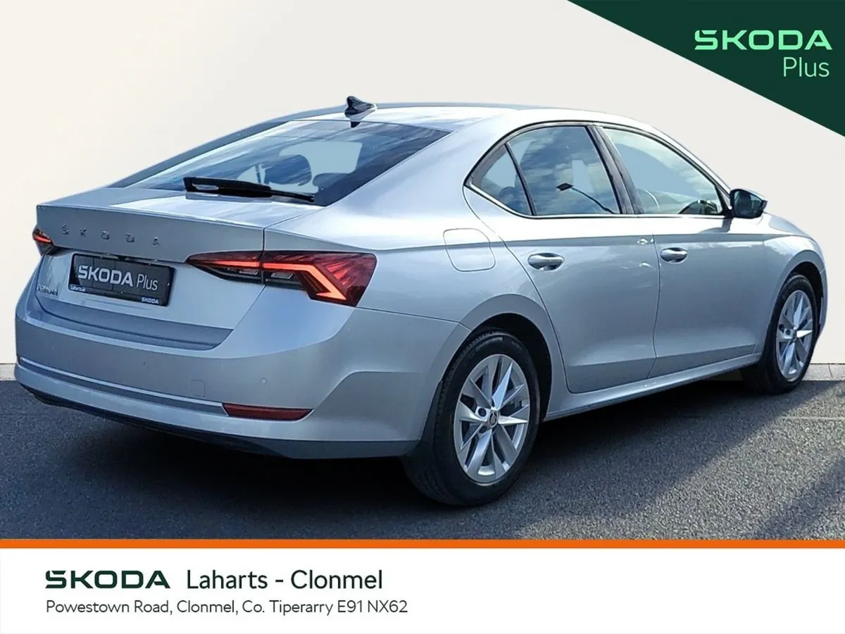 Skoda Octavia Saloon, Diesel, 2024, Silver
