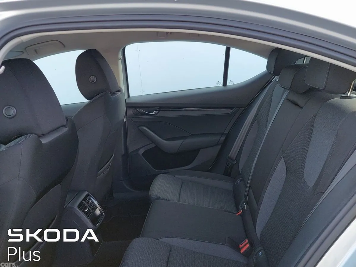 Skoda Octavia Saloon, Diesel, 2024, Silver