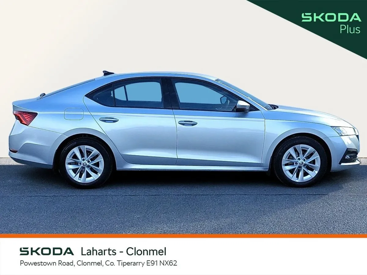 Skoda Octavia Saloon, Diesel, 2024, Silver