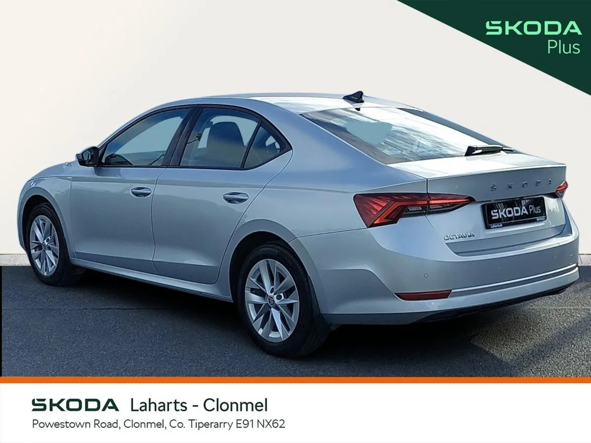 Skoda Octavia Saloon, Diesel, 2024, Silver