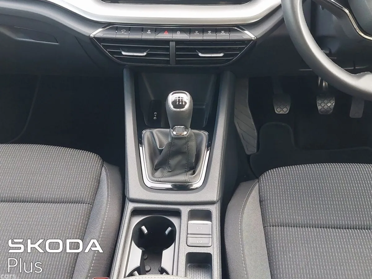 Skoda Octavia Saloon, Diesel, 2024, Silver