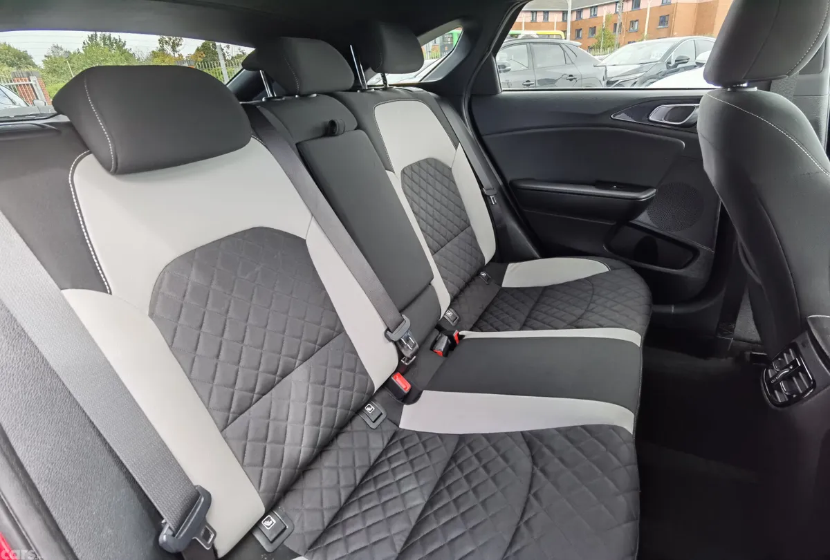 Kia Ceed Hatchback, Petrol, 2019, Red