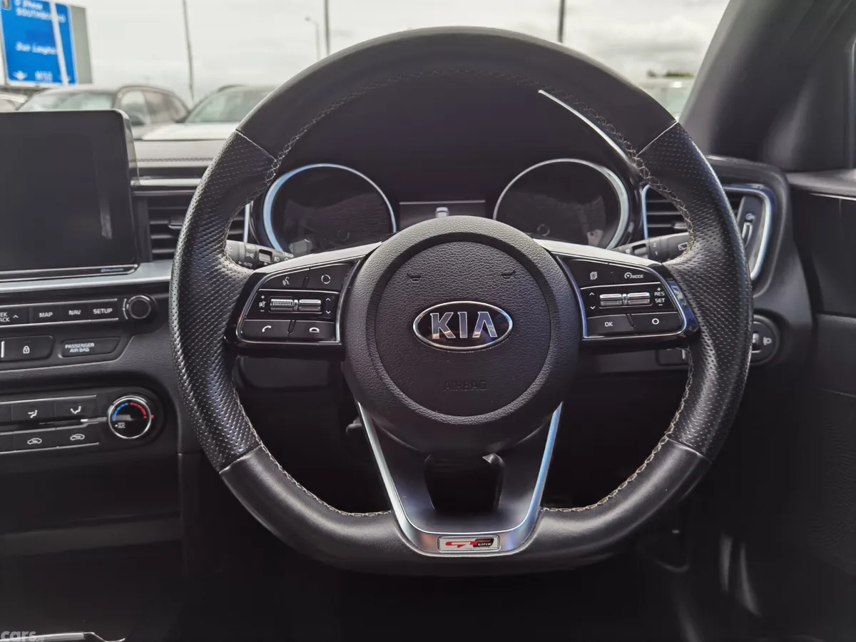Kia Ceed Hatchback, Petrol, 2019, Red