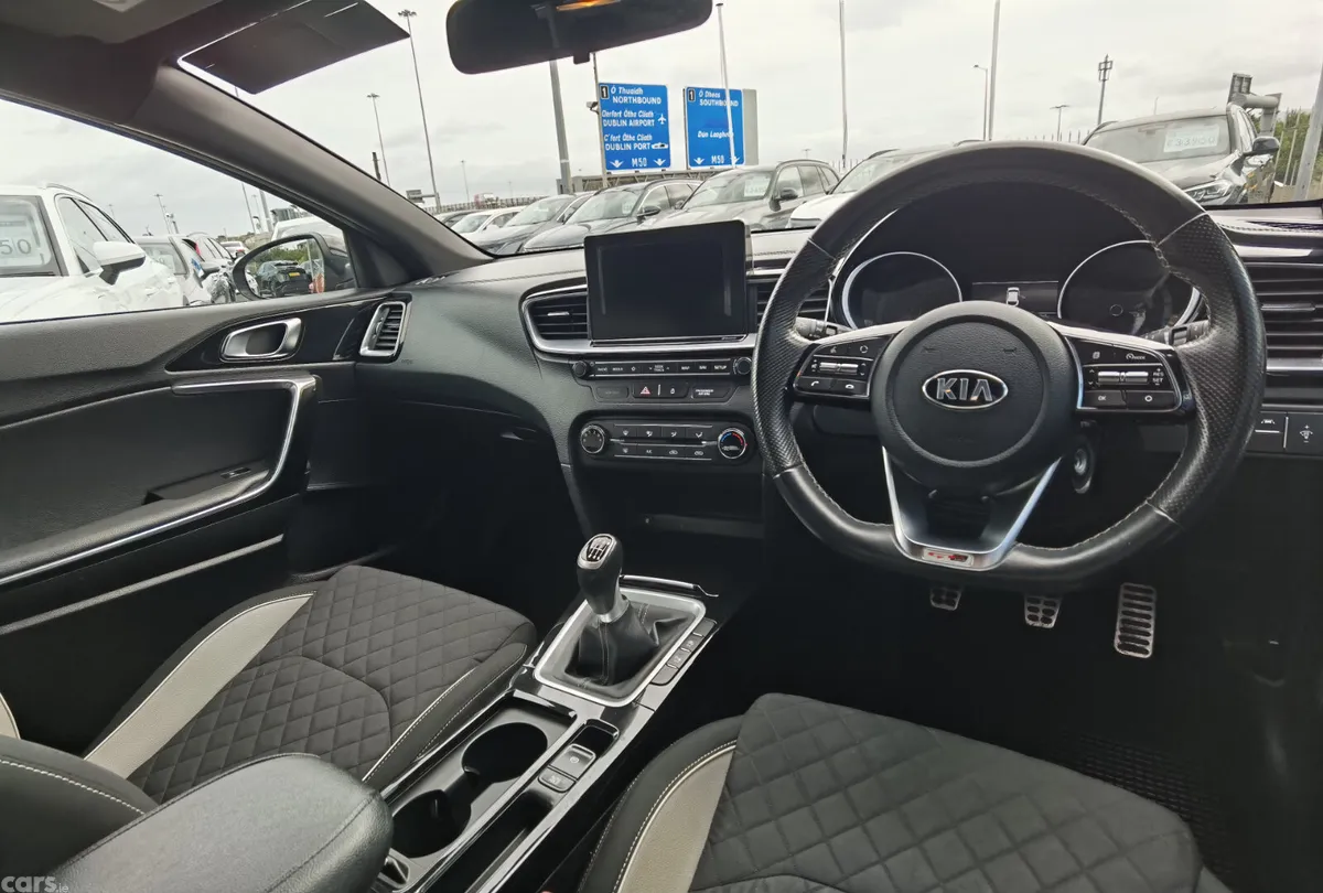 Kia Ceed Hatchback, Petrol, 2019, Red