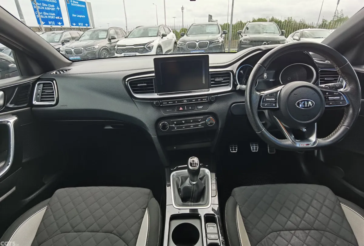 Kia Ceed Hatchback, Petrol, 2019, Red