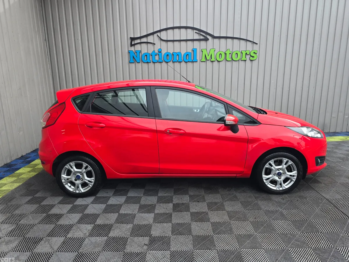 Ford Fiesta Hatchback, Petrol, 2017, Red