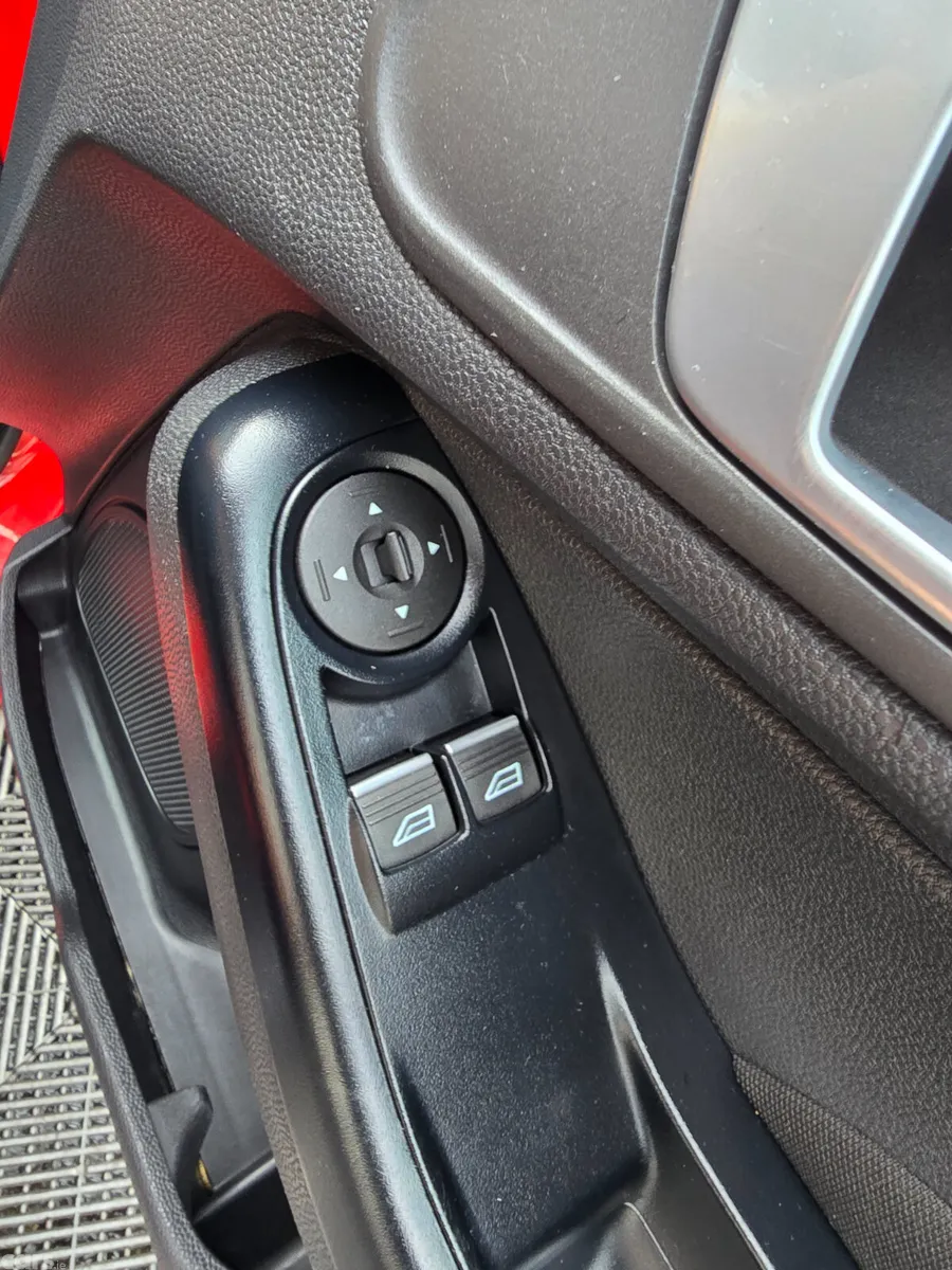 Ford Fiesta Hatchback, Petrol, 2017, Red