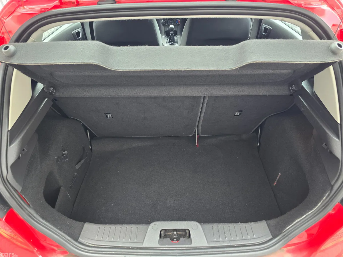 Ford Fiesta Hatchback, Petrol, 2017, Red