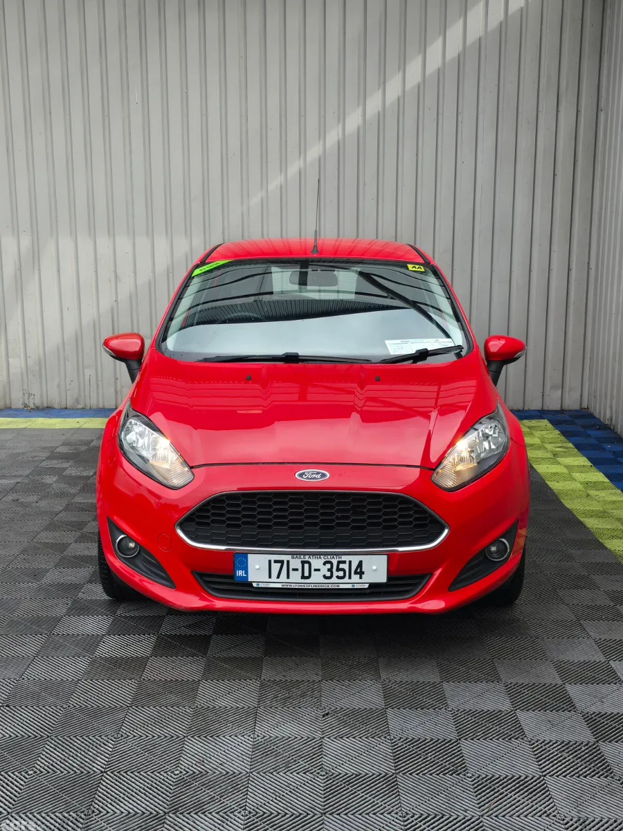 Ford Fiesta Hatchback, Petrol, 2017, Red