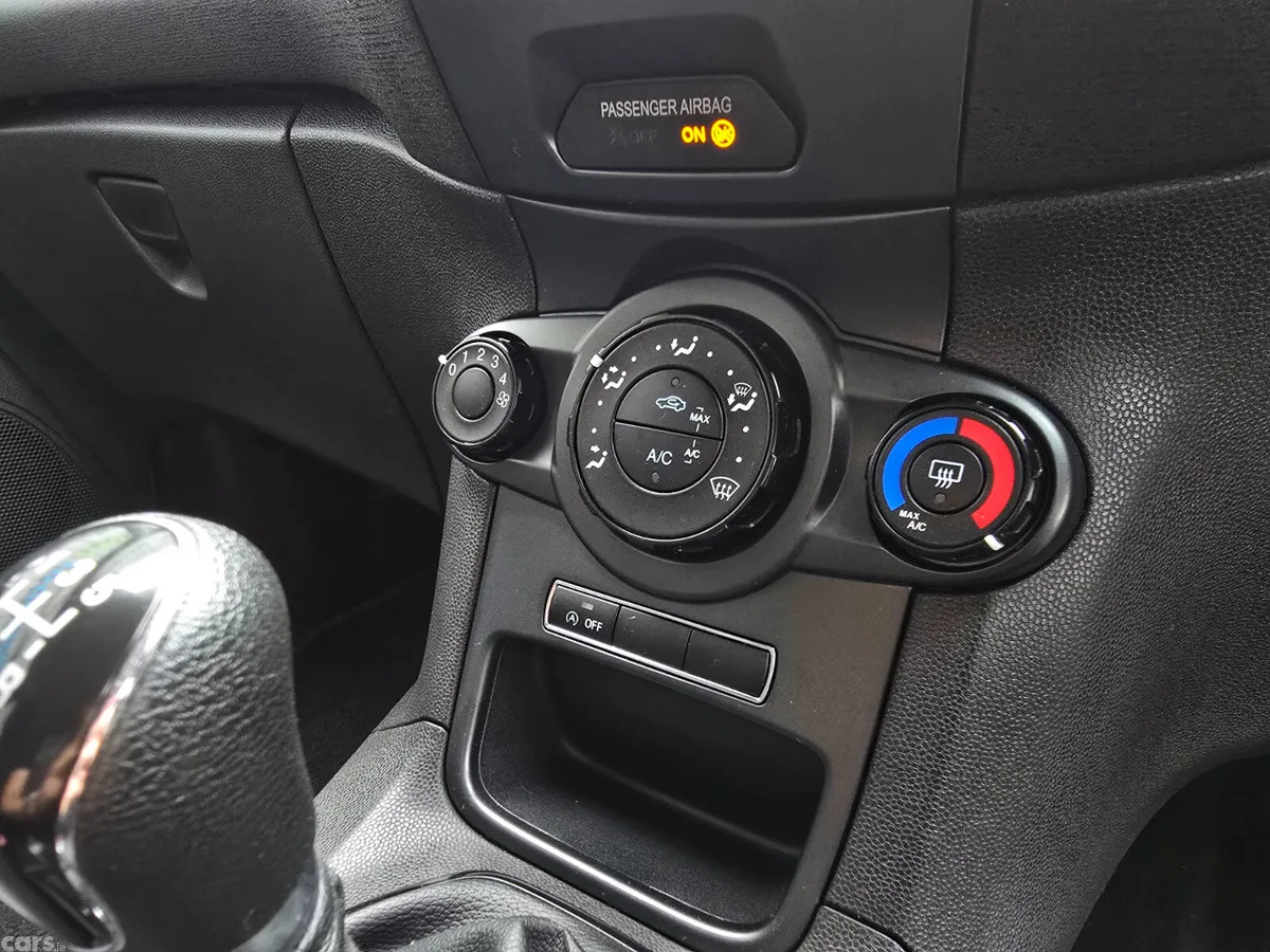 Ford Fiesta Hatchback, Petrol, 2017, Red