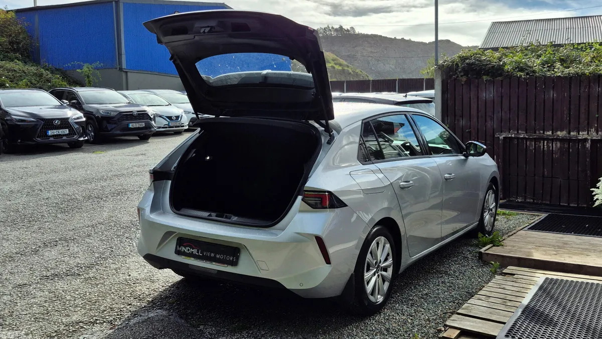 Opel Astra Hatchback, Diesel, 2023, Grey