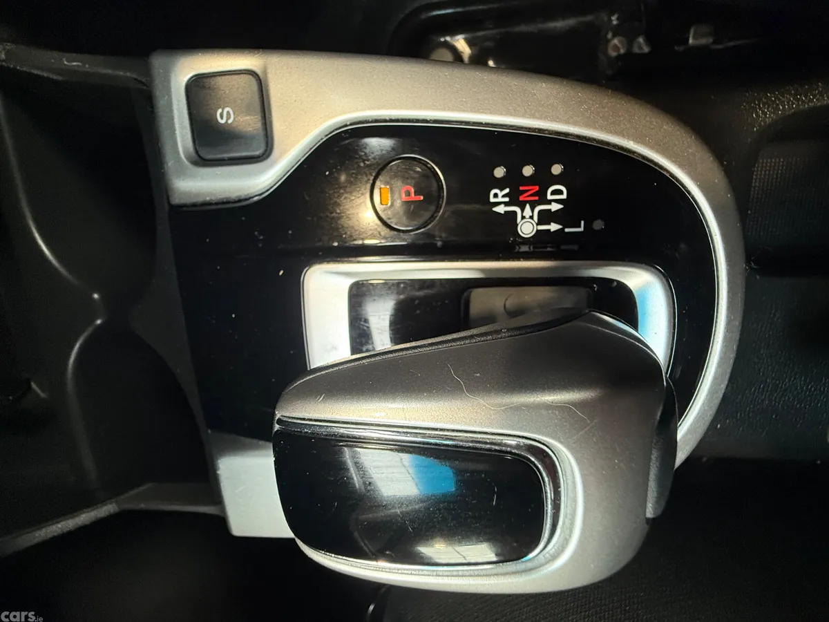 Honda Fit Hatchback, Petrol Hybrid, 2019, White