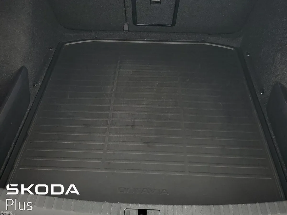Skoda Octavia Saloon, Petrol, 2024, Grey