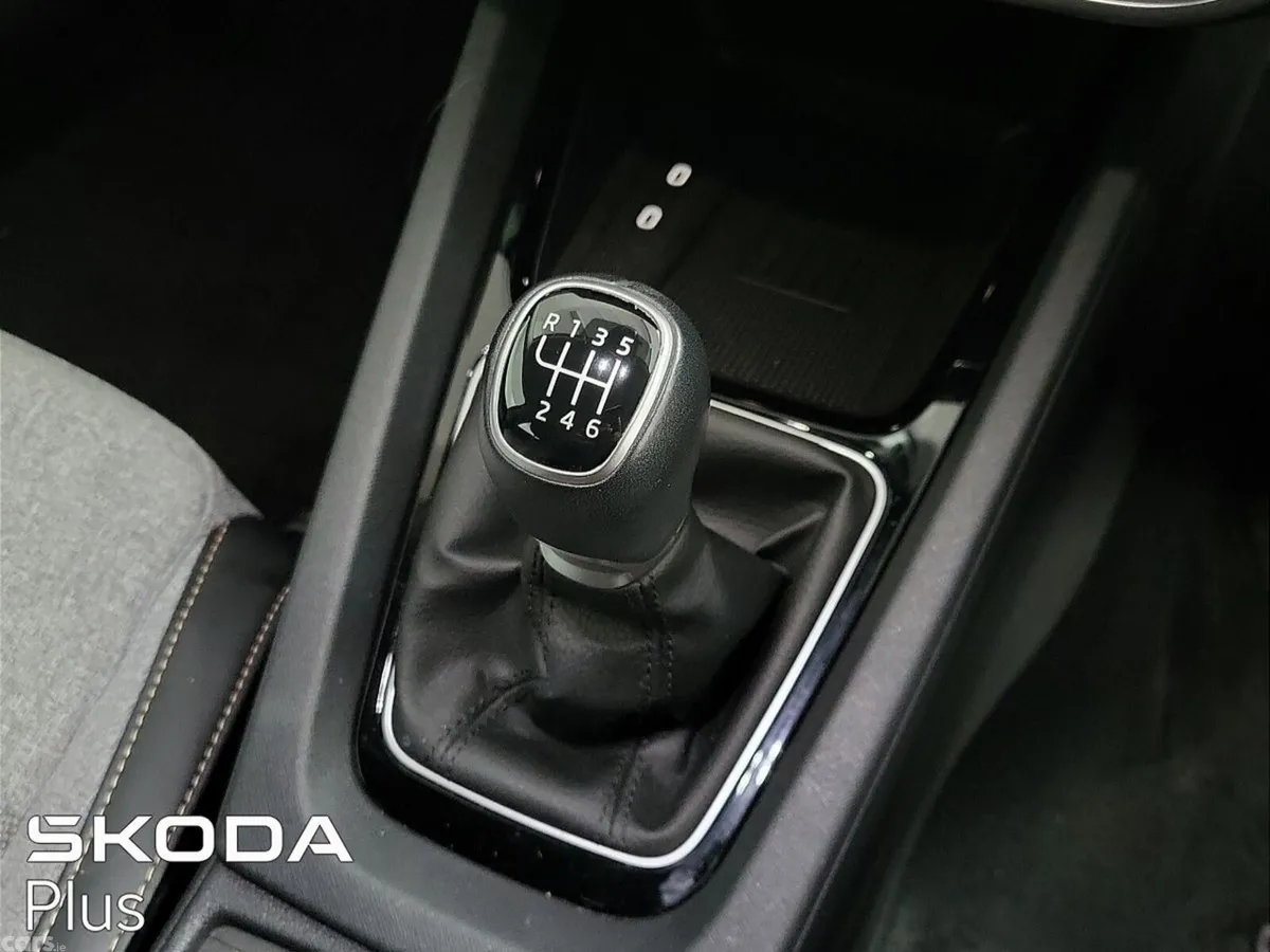 Skoda Octavia Saloon, Petrol, 2024, Grey