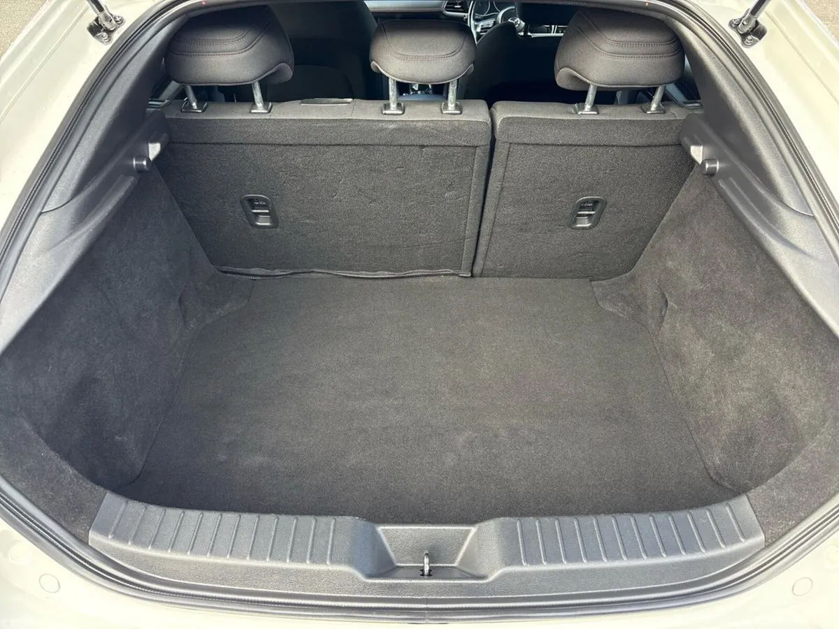 Mazda Mazda3 Hatchback, Petrol, 2024, White