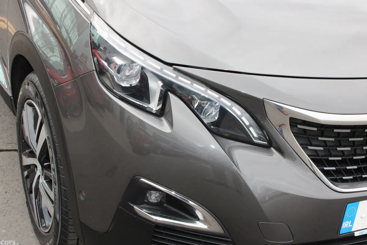 Peugeot 3008 MPV, Petrol, 2018, Grey
