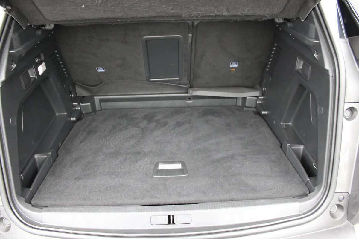 Peugeot 3008 MPV, Petrol, 2018, Grey