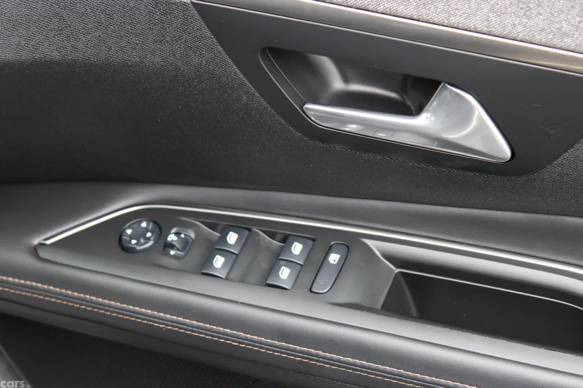Peugeot 3008 MPV, Petrol, 2018, Grey