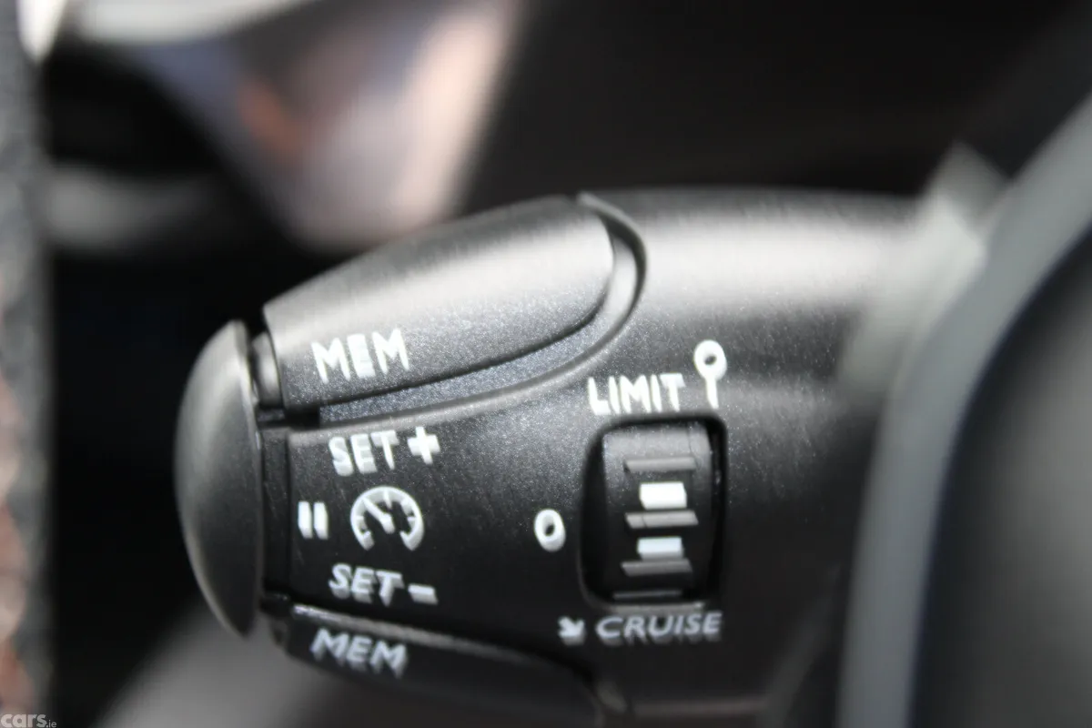 Peugeot 3008 MPV, Petrol, 2018, Grey