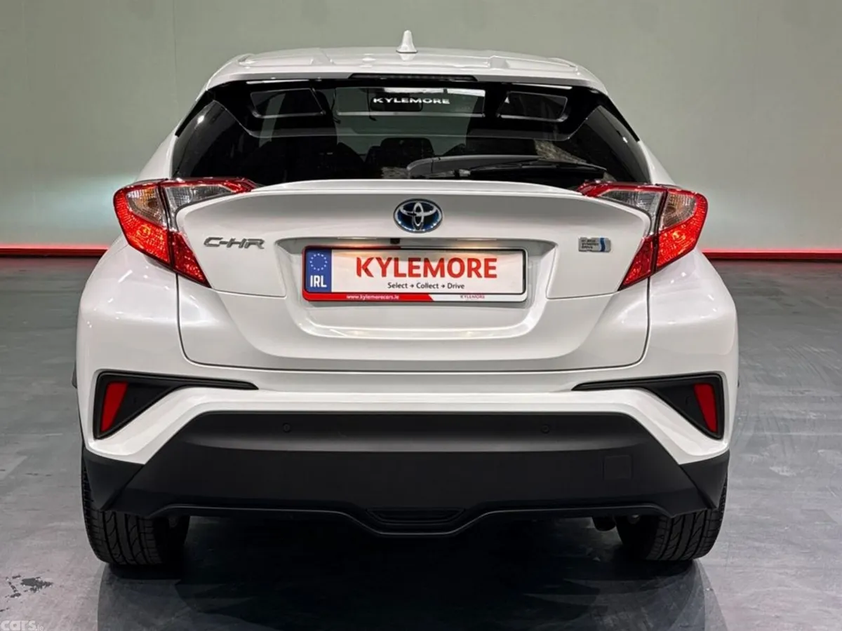 Toyota C-HR SUV, Petrol Hybrid, 2023, White