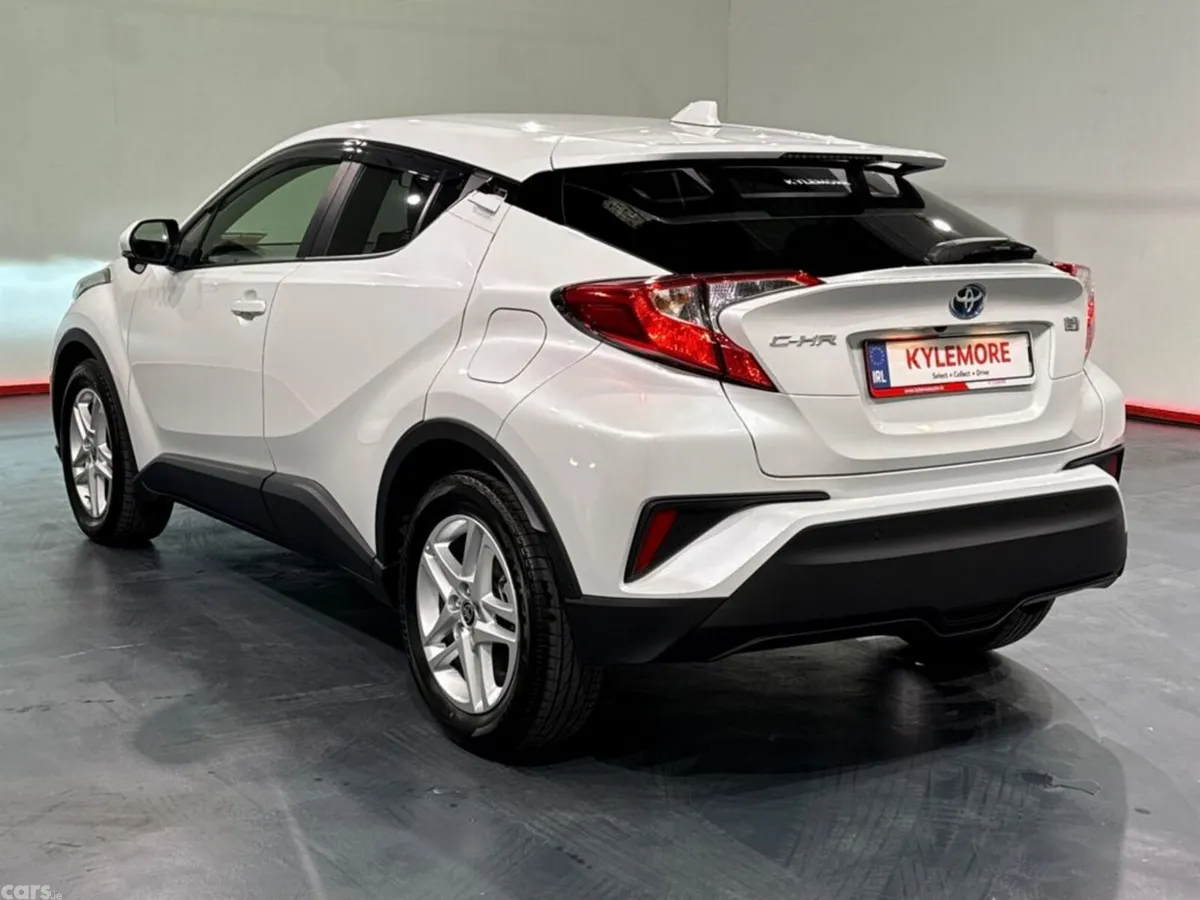 Toyota C-HR SUV, Petrol Hybrid, 2023, White