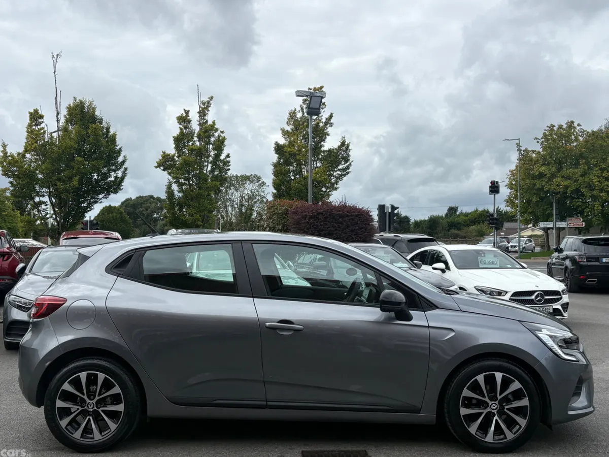 Renault Clio Hatchback, Petrol, 2023, Grey