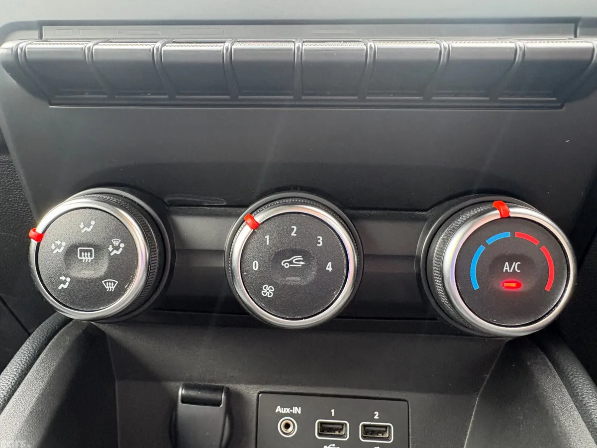 Renault Clio Hatchback, Petrol, 2023, Grey