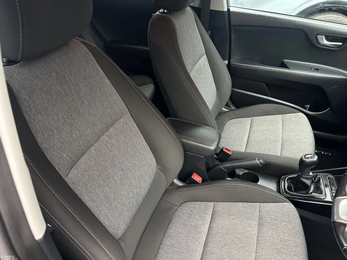 Kia Stonic Estate/Jeep, Petrol, 2024, Grey