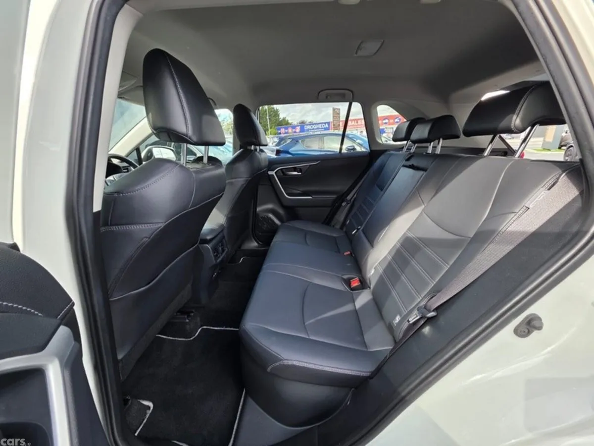 Toyota RAV4 SUV, Petrol Hybrid, 2022, White